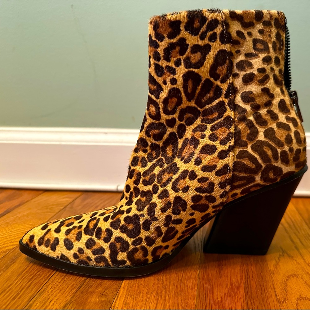 New Dolce Vita Cow hide ankle boots